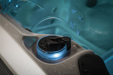 Load image into Gallery viewer, Spa de nage eco energetique - 6500 $ de rabais sur swim spa - financement disponible .