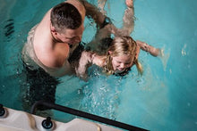 Load image into Gallery viewer, Spa de nage eco energetique - 6500 $ de rabais sur swim spa - financement disponible .